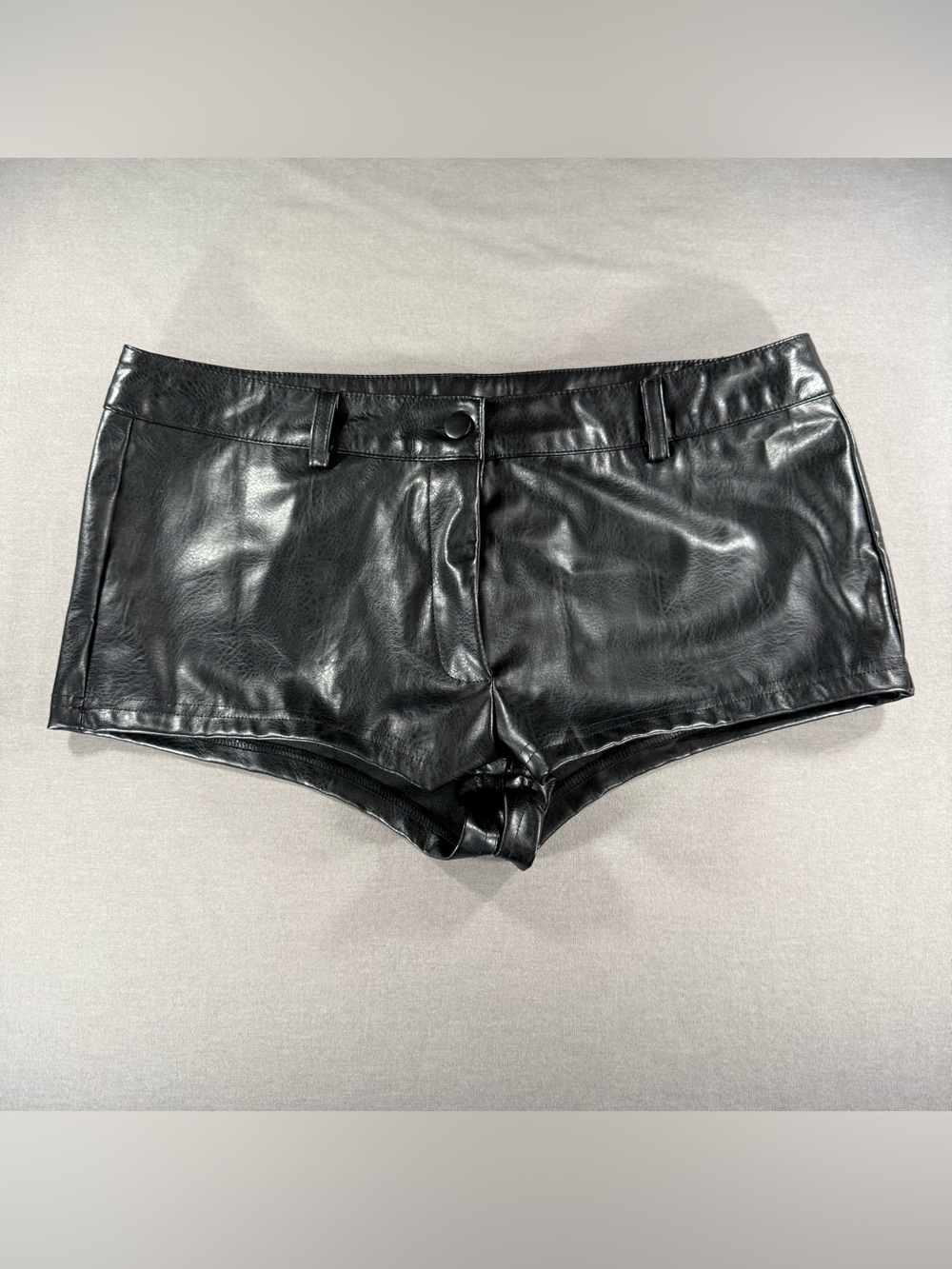 Soly Hux NWT Black Faux Leather Micro Shorts Size M Retro Mini Straight Leg